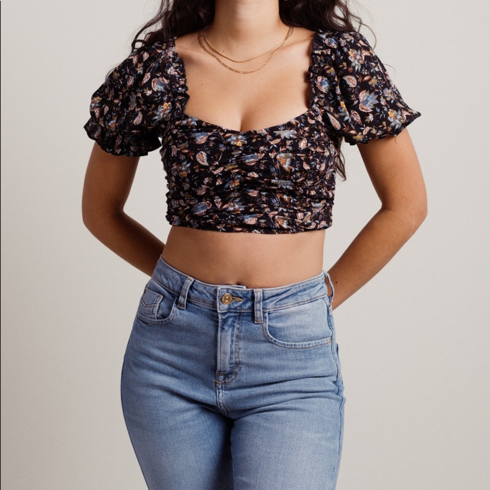 ✨HOST PICK✨ NWT TOBI Floral puff sleeve crop top